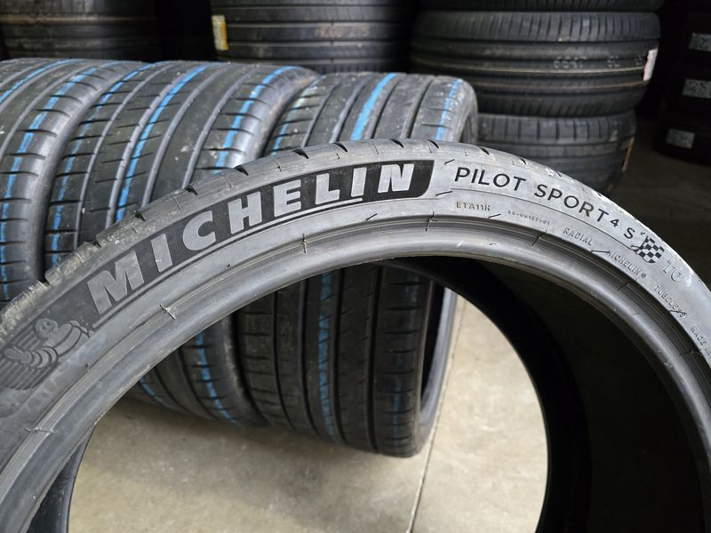 305/30/21//265/35/21 MICHELIN