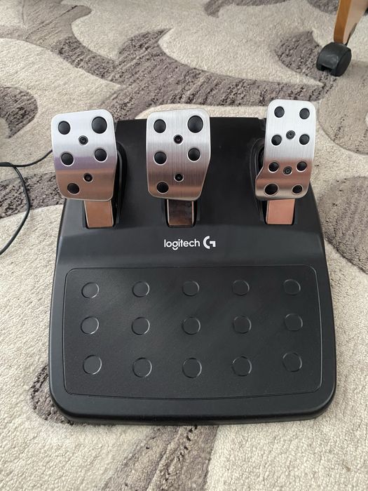 Vand volan logitech+ schimbator+ 2 jocuri fainee