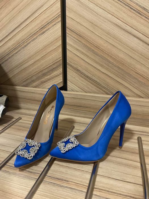 Продадени Елегантни сатенени токчета 37 номер