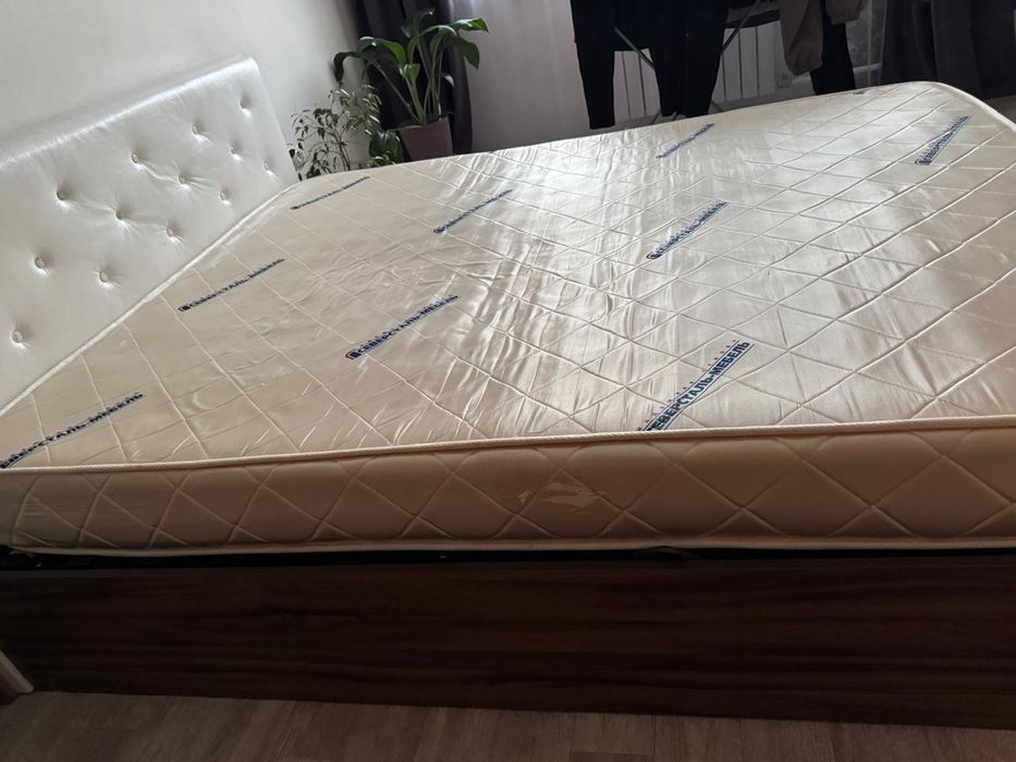 Продам матрас двуспальный 160×200