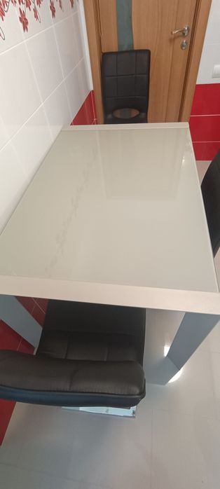 Masă de bucătărie extensibilă+scaune