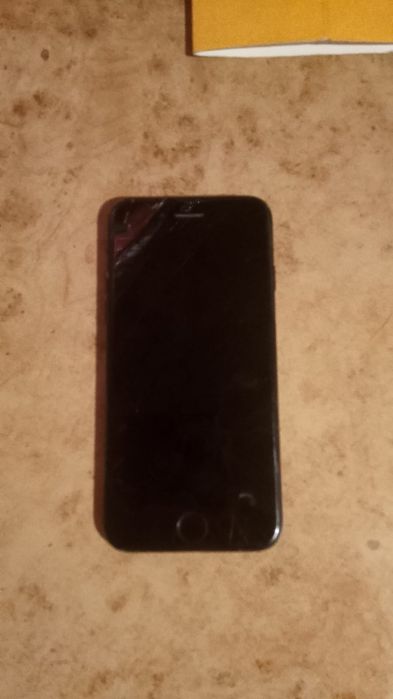 Продам айфон 7 рабочий