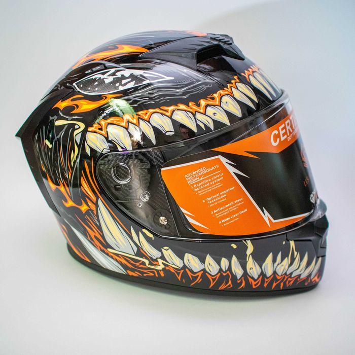 Каска за мотор пистов , скутер , ел. тротинетка др.  Размер M 56-57см