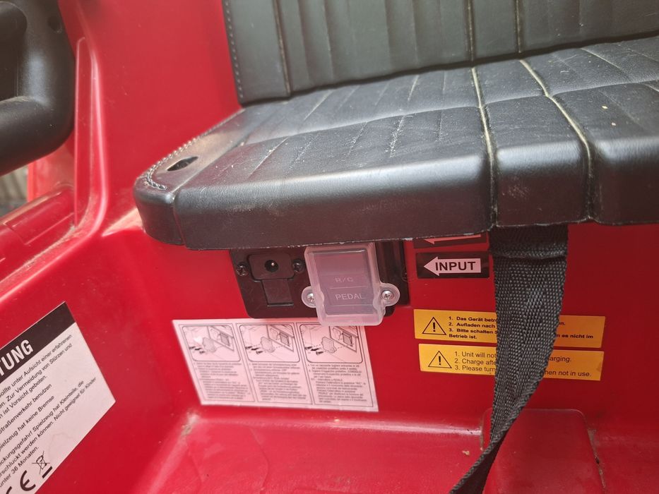 Vând mașinuța electrica copii 1-6 ani