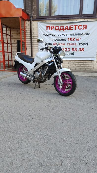 Honda NTV650 Revera