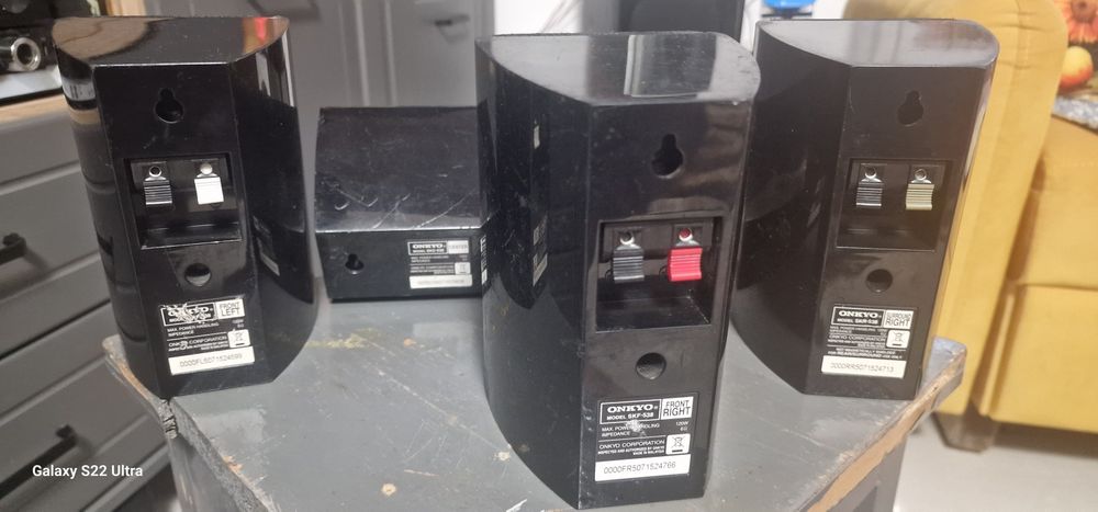 Un set de 5 Sateliti PIONEER  si 4 sateliti ONKYO