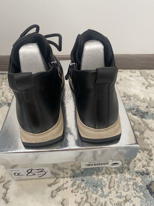 Демисезонные ботинки на флисе