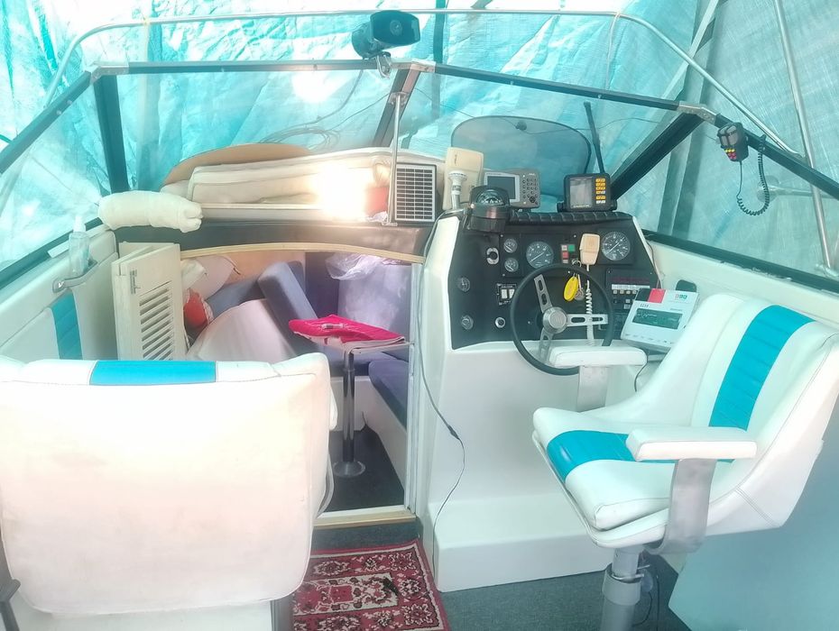 Vând șalupă cu motor