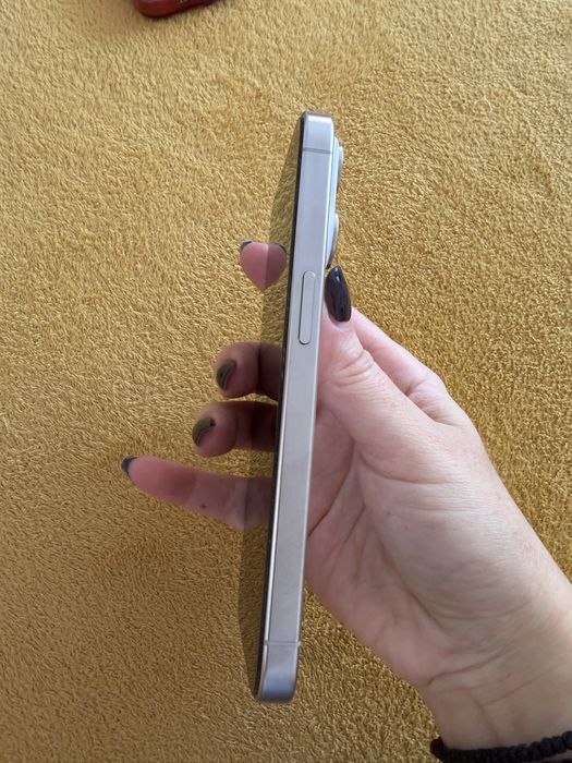 Iphone 15 pro с подарък кейсове нови