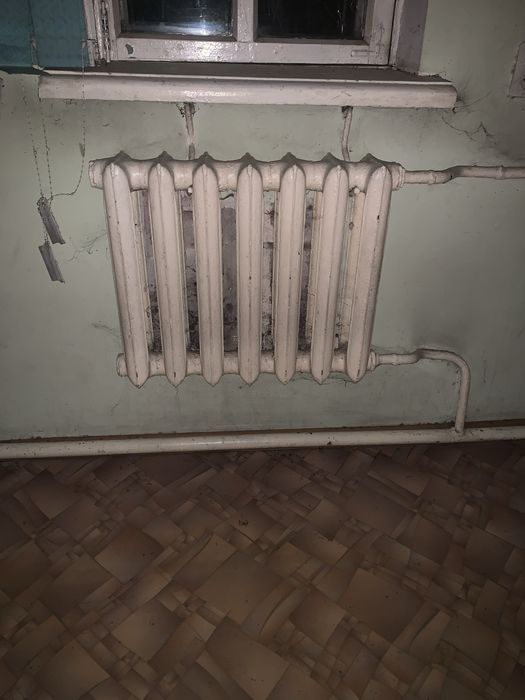 Продаётся чугунный радиатор на 9 секций