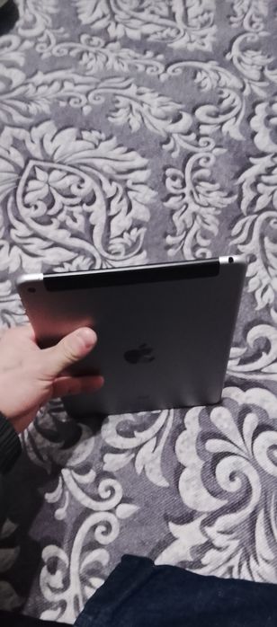 Продам iPad Air 2