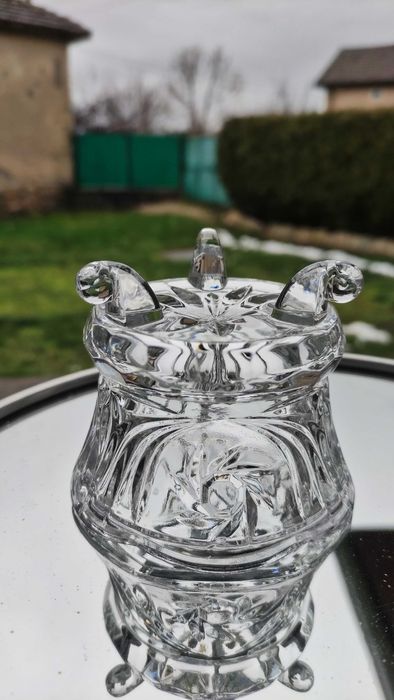 Кристална захарничка на крачета