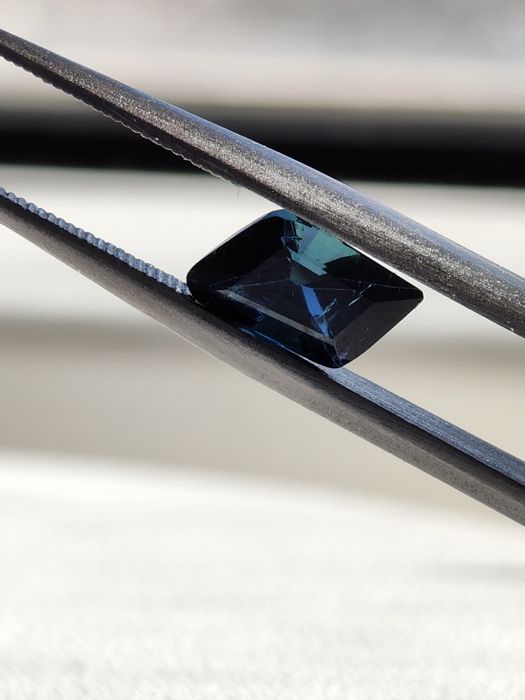 Сапфир Vivid Blue с уникална шлифовка