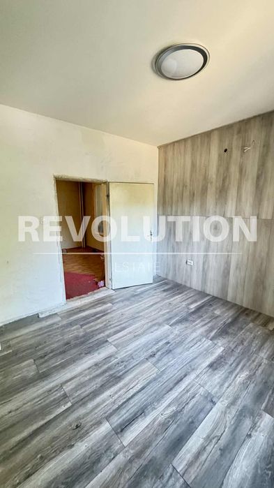 Продава се Тристаен апартамент в Пловдив, Южен - 76 кв.м за 1250 €/кв.м - Снимка #2