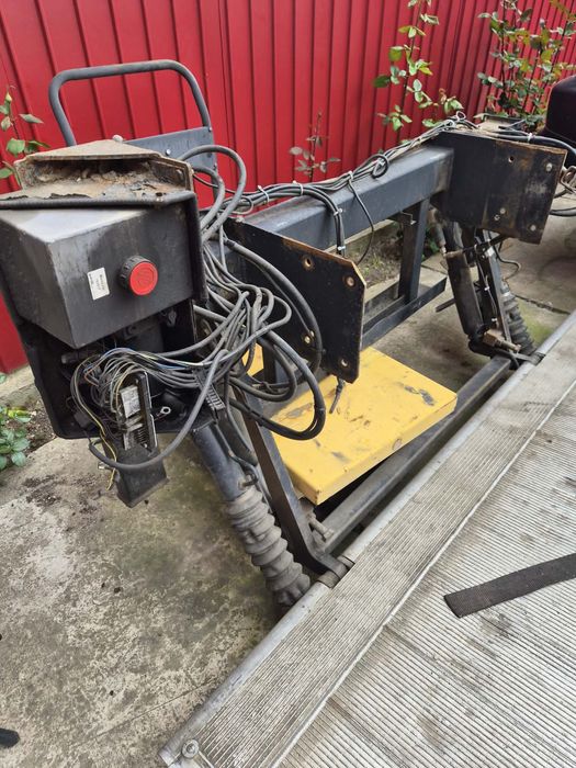 Vând Lift hidraulic iveco