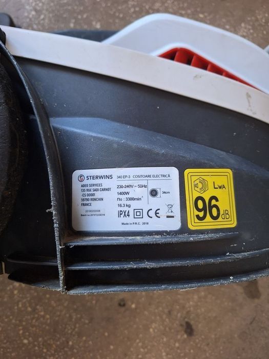 Mașină de tuns gazon