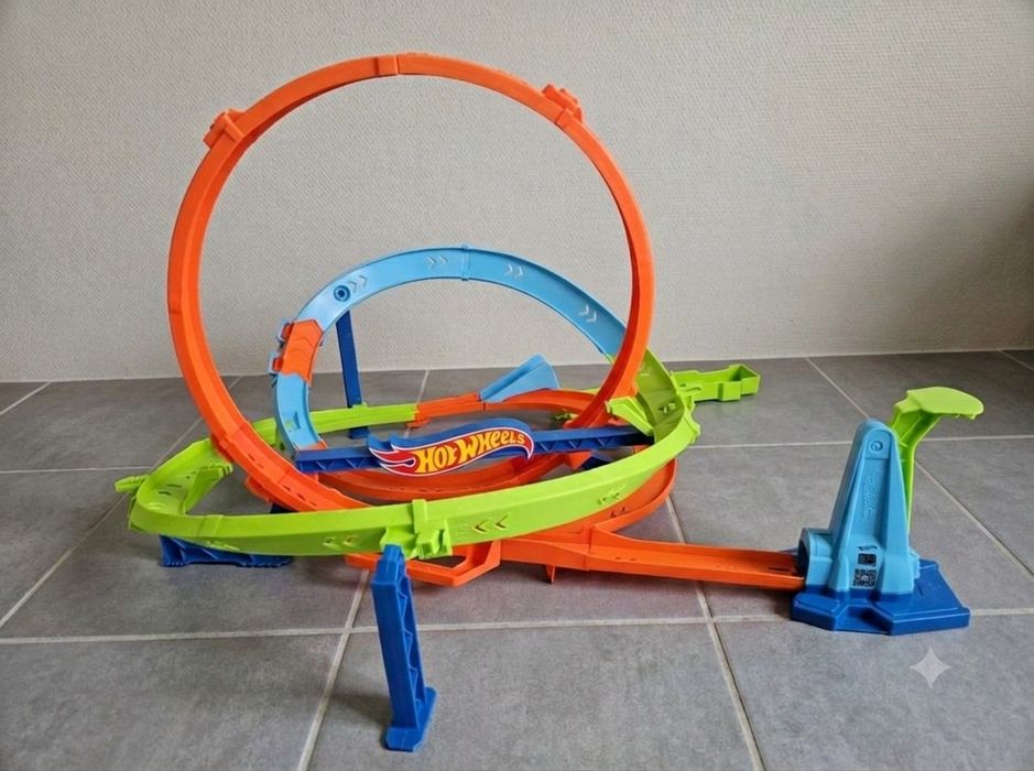 Hot wheels писта  loop cyclone challenge