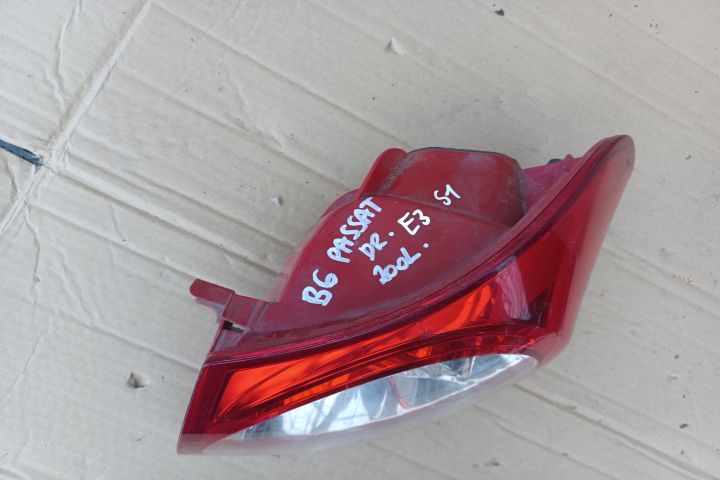 Lampa / Tripla stop dreapta pe aripa Volkswagen VW Passat B6