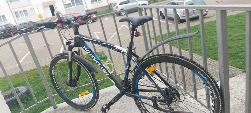 Vând  2 biciclete nemțești. Prețul pet bucata este de 1300 ron negociabil