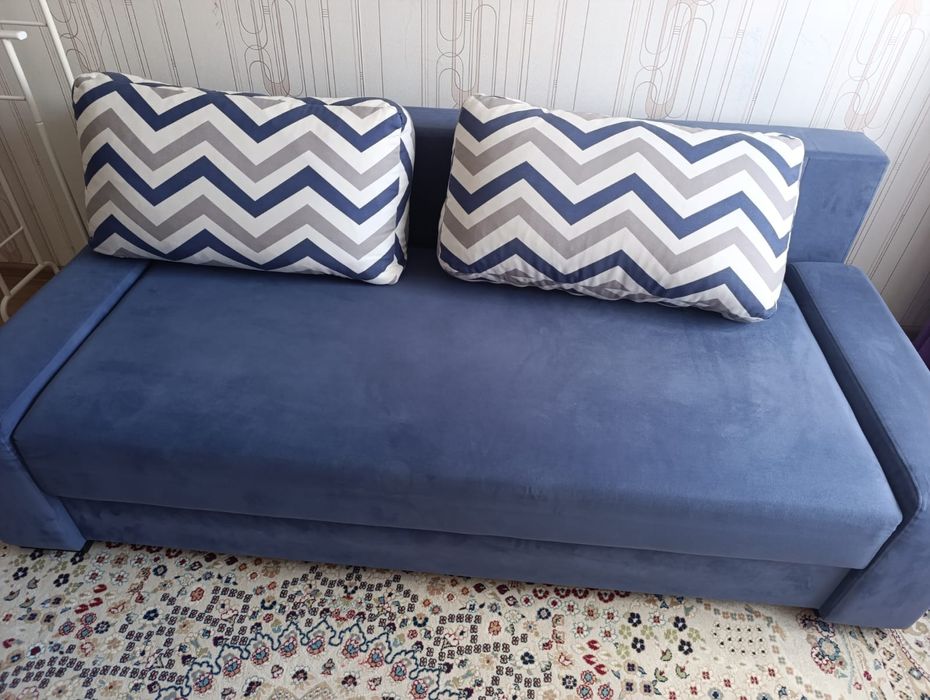 Продаётся диван.