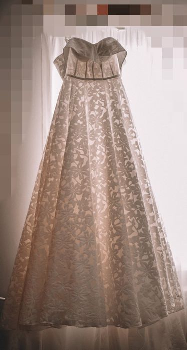 Булчинска рокля тип принцеса с шлейф + подарък дълг воал