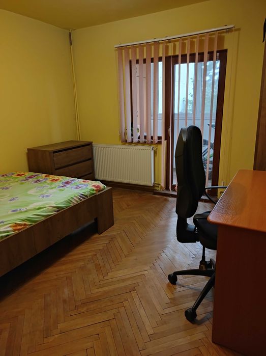 Baiat angajat - caut coleg/colega de apartament de la 1 Decembrie