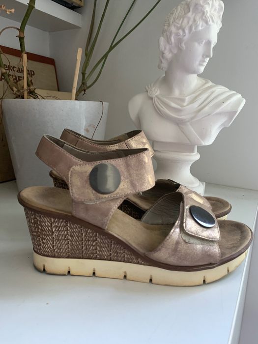Босоножки женские