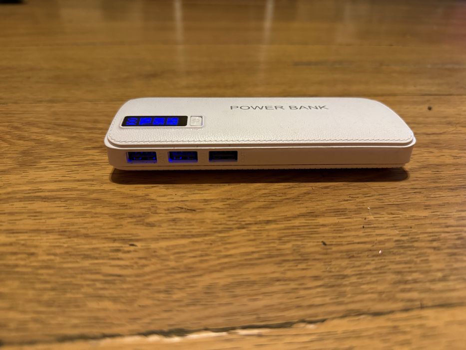 Преносима батерия с фенерче