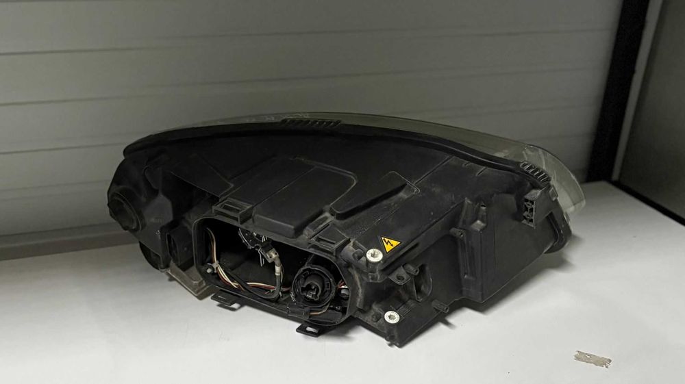 Far stanga xenon Audi A6 C6 2007