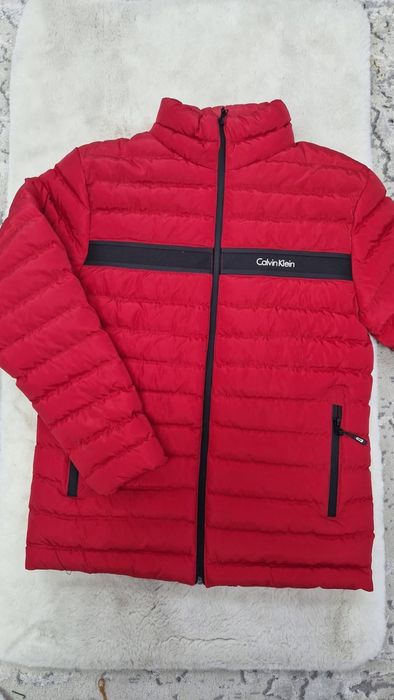 Geaca Model NOU doar pe rosu disponibil