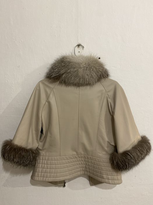 Продаю НОВУЮ шубу!!