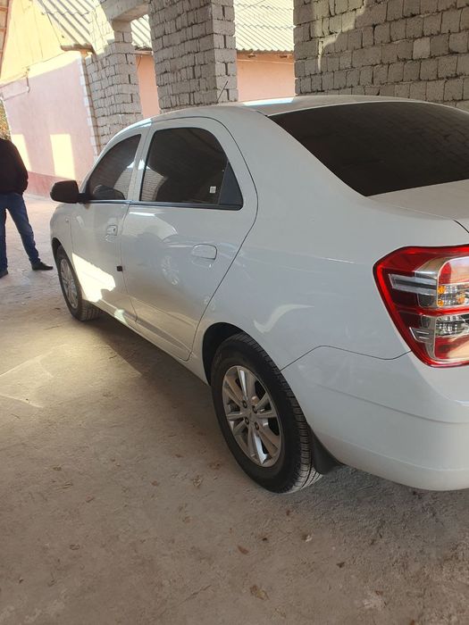 Mashina 2023 yil 117  000 ming yurgan halol prabegi 4 yangi bolon yang