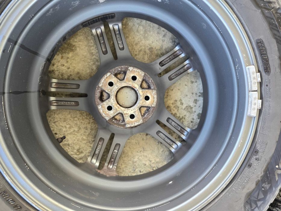 Оригинални алуминиеви джани с гуми 17",5х100/Субару