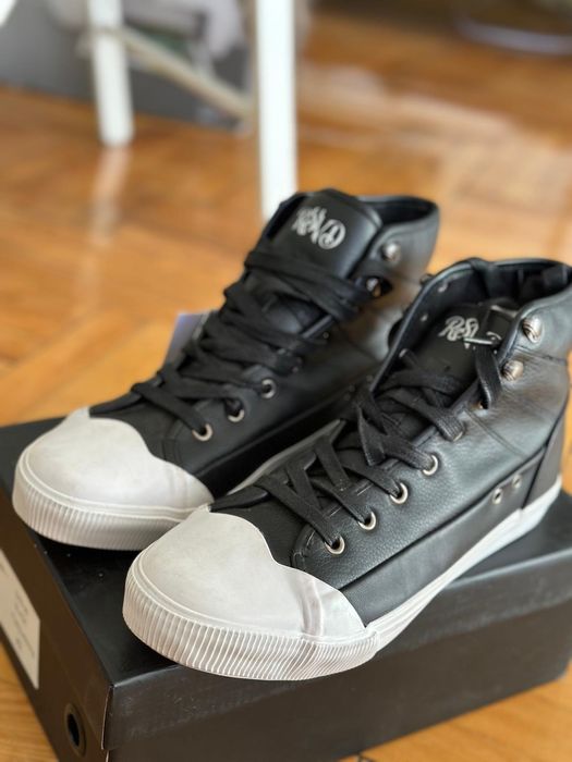 Vând Adidasi tenesi noi reserved