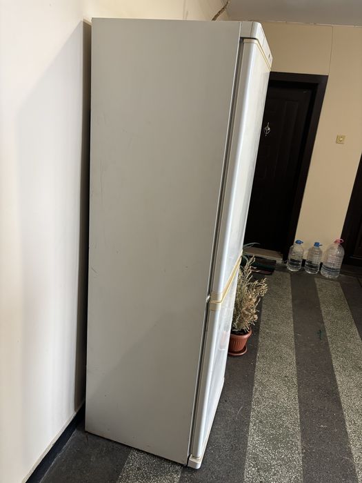 Продавам два хладилника