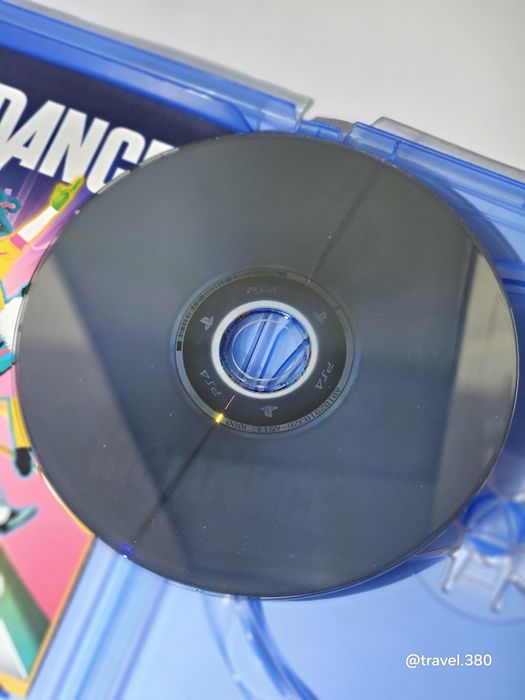 Диск PS4 с игрой "Just Dance 2018"