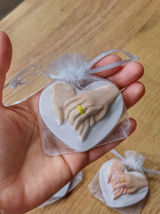 Подаръци за гости-бурканчета свещ от соев восък и гипсокерамика