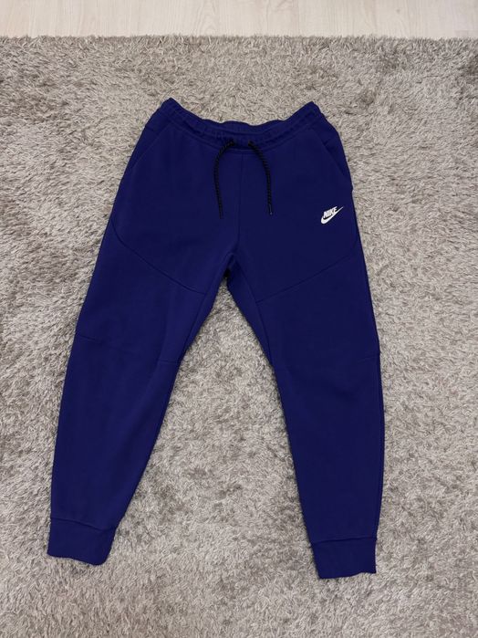 Оригинално мъжко долнище Nike Tech Fleece