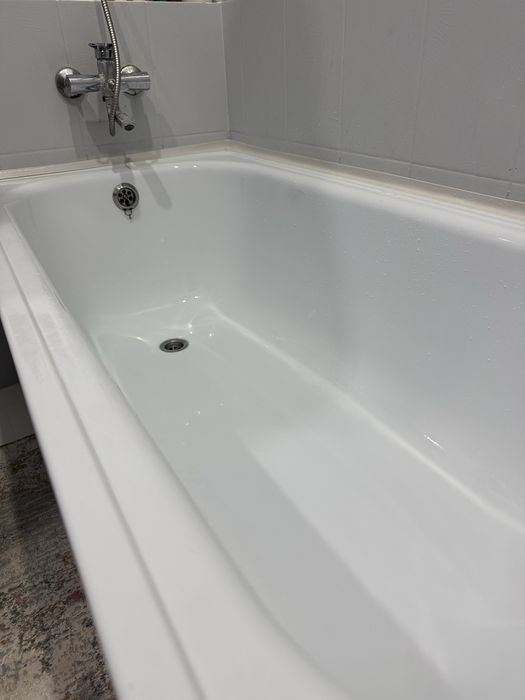 Ванна белая в хорошем состояние