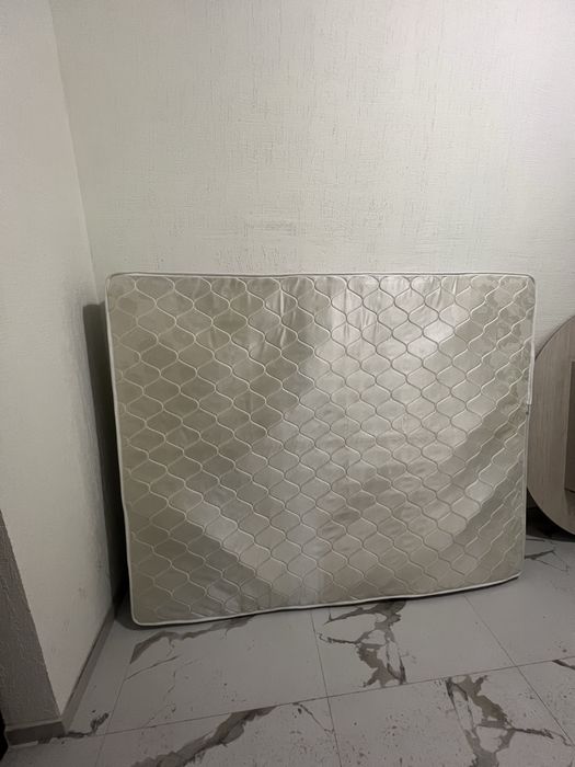 Отдаю матрас старый