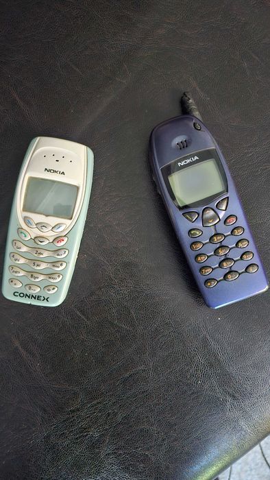 Vând 2 telefoane Nokia clasice – modele retro / colecție