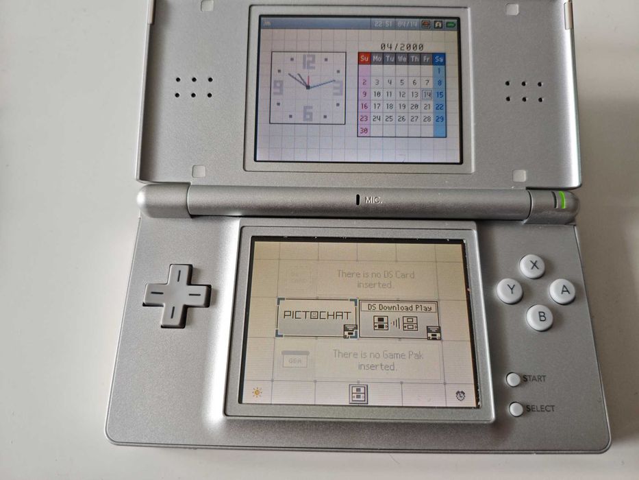 Nintendo DS Lite - качени много игри