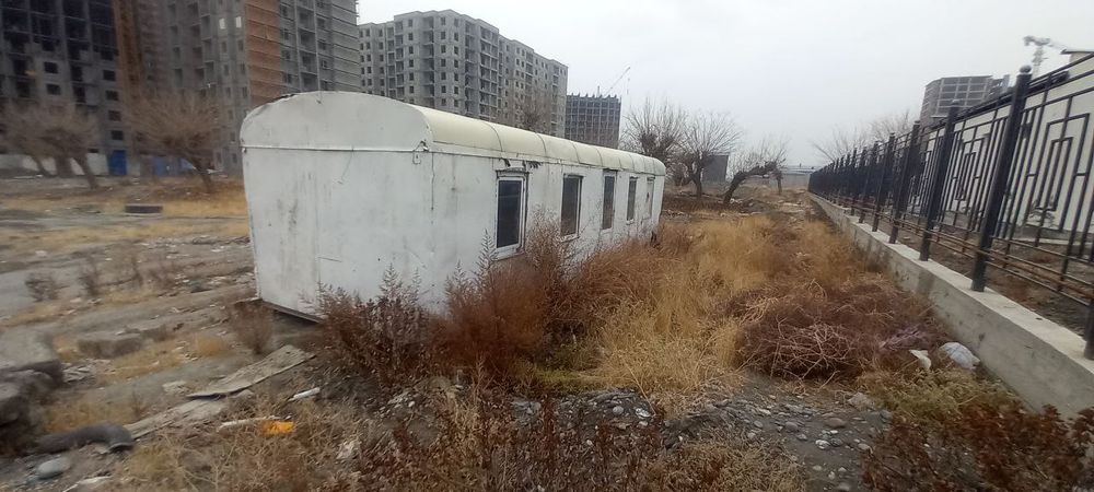 Срочно сотилади Вагон ва сув бочка факат