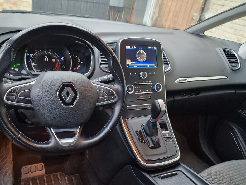 8300  euro Grand scenic 4 7 locuri automat