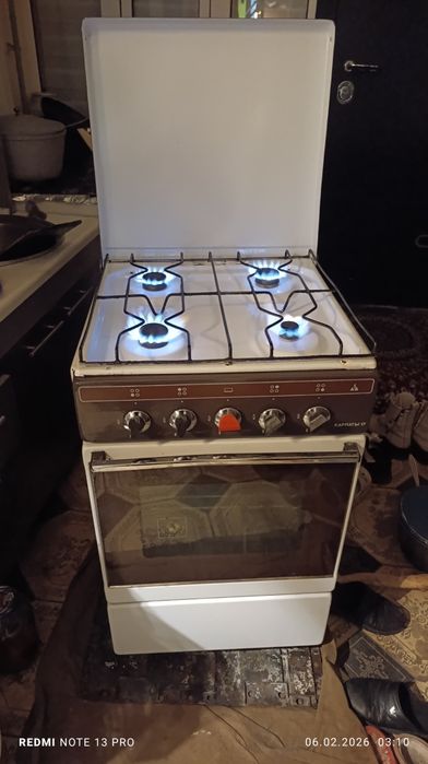 Срочно продаю газ плиту размер  50на50 4кампоричний работает о