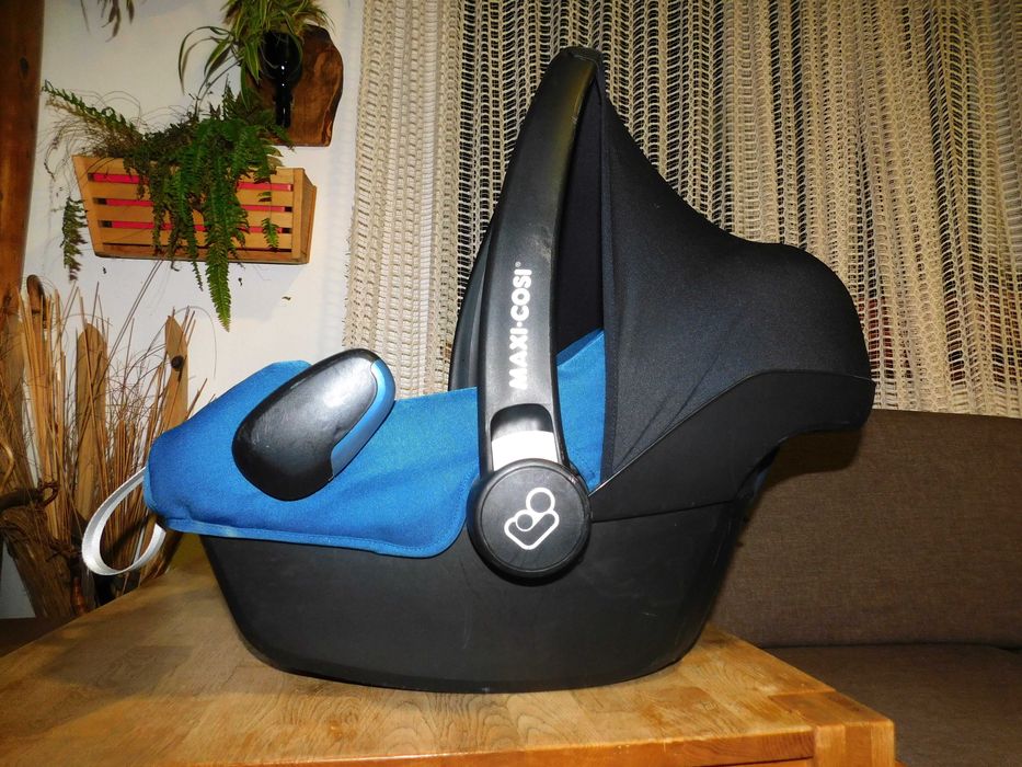 Scoica Maxi Cosi cu parasolar grupa 0-13 kg