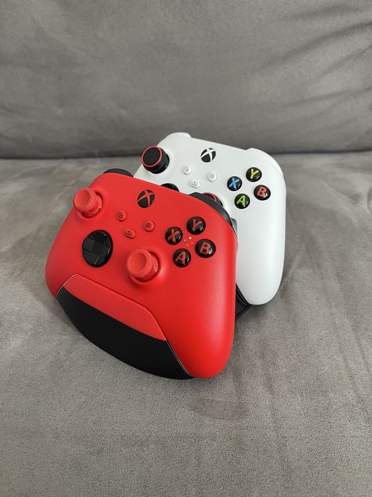 Xbox Series S 512GB + 2 controllere – folosit foarte puțin, stare excelentă