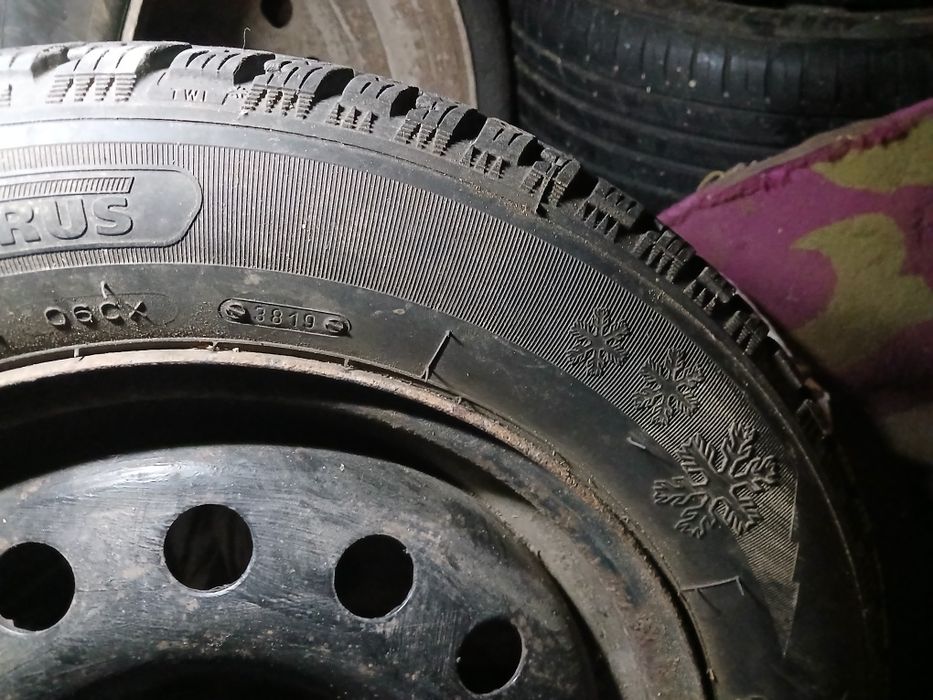 Vand 2 roti   250 lei