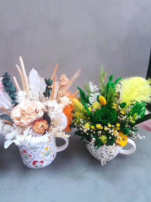 Aranjament din flori criogenate în vas ceramic