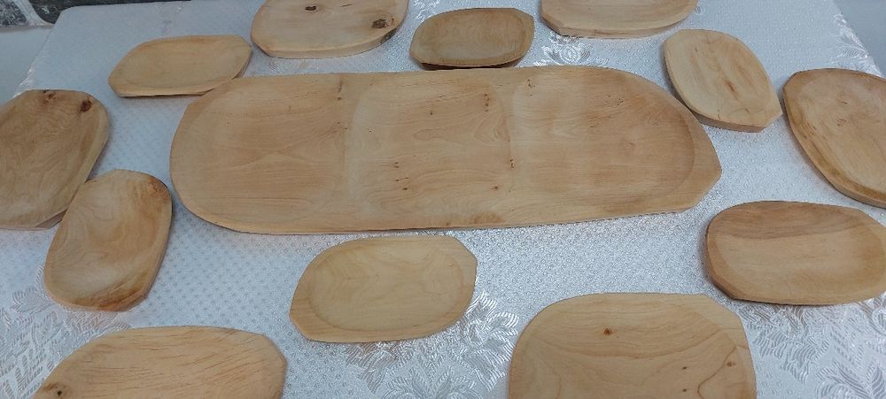 Set platou rustice contine  13 piese